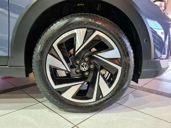 VOLKSWAGEN-NIVUS-1.0 200 TSI TOTAL FLEX HIGHLINE AUTOMÁTICO VOLKSWAGEN-NIVUS-2025