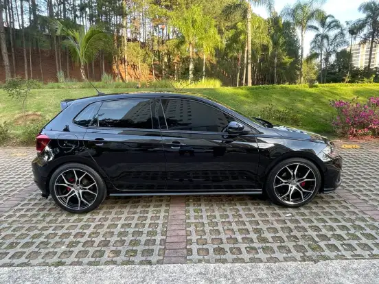 VOLKSWAGEN-POLO-2023