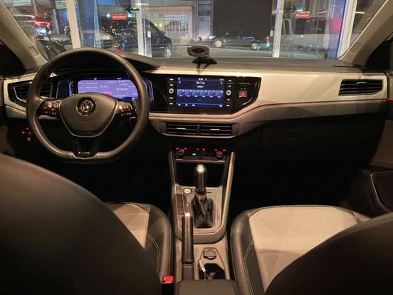 VOLKSWAGEN-POLO-2020
