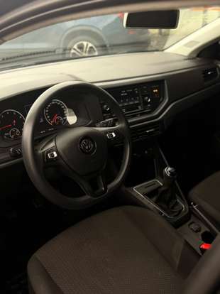 VOLKSWAGEN-POLO-2021