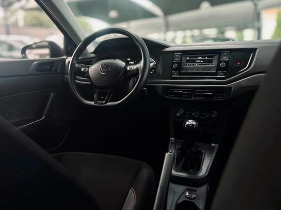 VOLKSWAGEN-POLO-2023