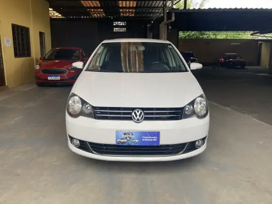 VOLKSWAGEN-POLO SEDAN-2013