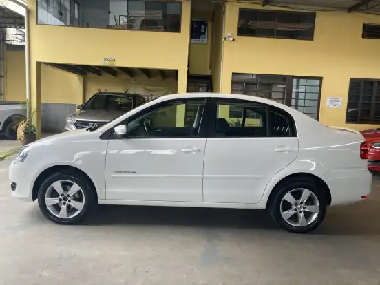 VOLKSWAGEN-POLO SEDAN-2013