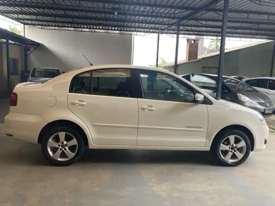 VOLKSWAGEN-POLO SEDAN-2013