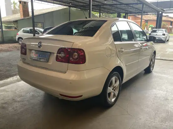 VOLKSWAGEN-POLO SEDAN-2013