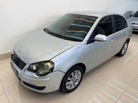 VOLKSWAGEN-POLO SEDAN-2011