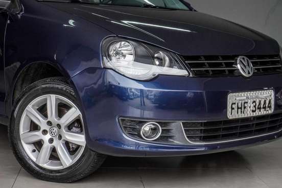 VOLKSWAGEN-POLO SEDAN-2012