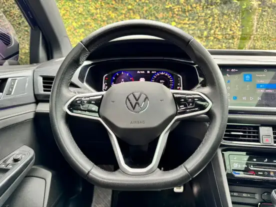 VOLKSWAGEN-TAOS-2023
