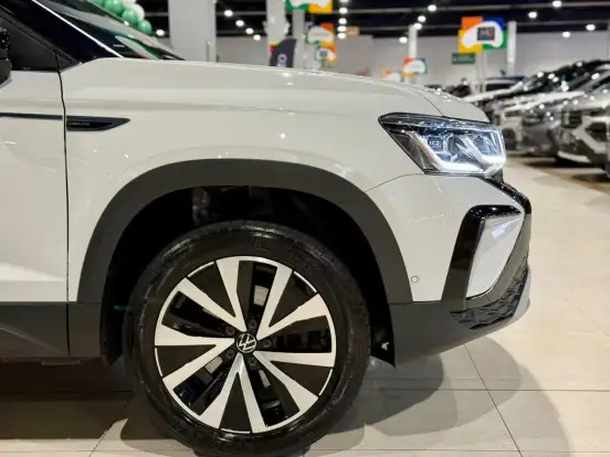 VOLKSWAGEN-TAOS-2023