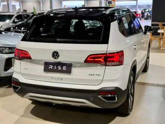 VOLKSWAGEN-TAOS-2023