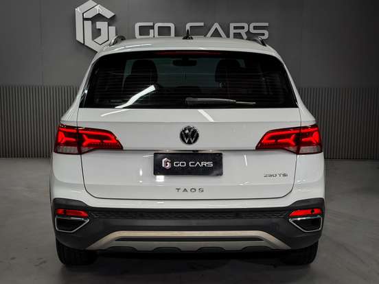 VOLKSWAGEN-TAOS-2021