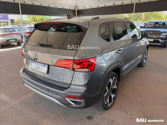 VOLKSWAGEN-TAOS-2024