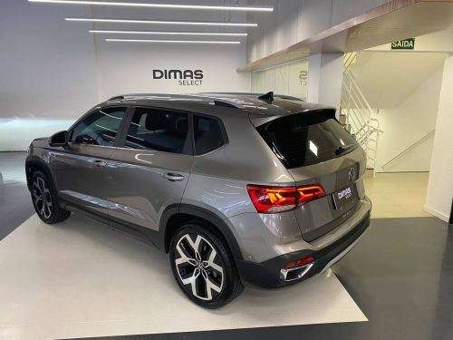 VOLKSWAGEN-TAOS-2024