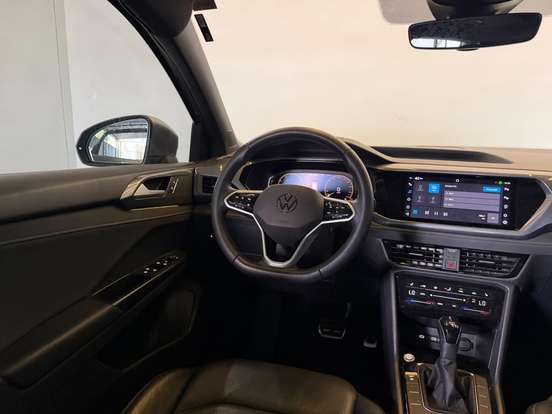 VOLKSWAGEN-TAOS-2023