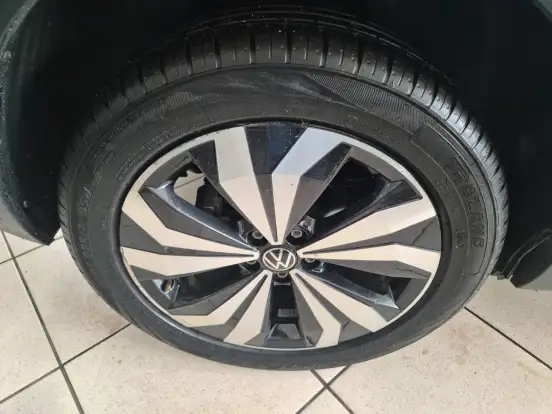 VOLKSWAGEN-T-CROSS-2024