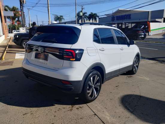 VOLKSWAGEN-T-CROSS-2021