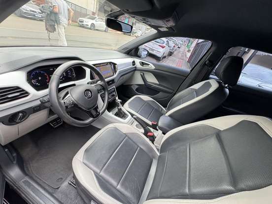 VOLKSWAGEN-T-CROSS-2021