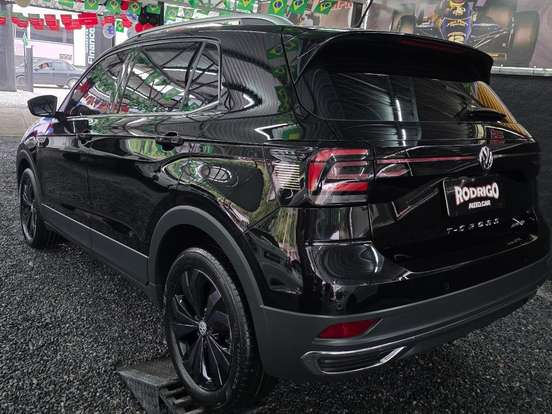 VOLKSWAGEN-T-CROSS-1.4 250 TSI TOTAL FLEX HIGHLINE AUTOMÁTICO VOLKSWAGEN-T-CROSS-2020