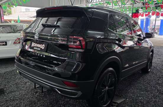 VOLKSWAGEN-T-CROSS-2020