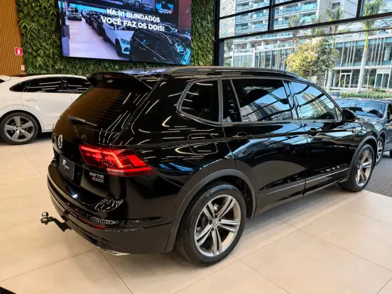VOLKSWAGEN-TIGUAN-2021