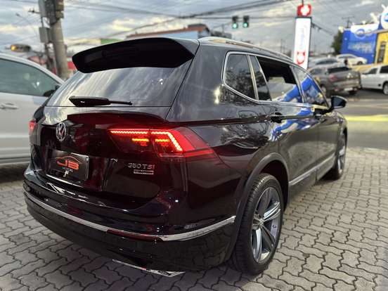 VOLKSWAGEN-TIGUAN-2020