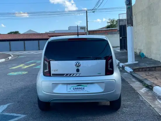 VOLKSWAGEN-UP-2015