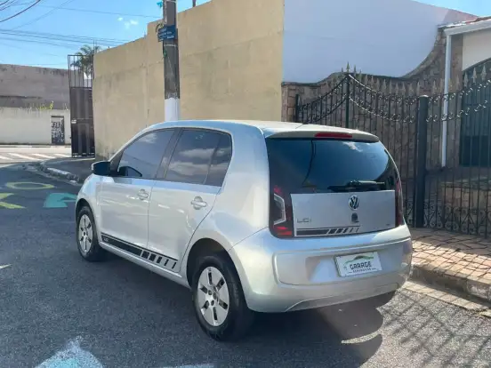 VOLKSWAGEN-UP-2015