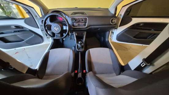 VOLKSWAGEN-UP-2016