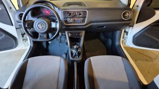VOLKSWAGEN-UP-2016