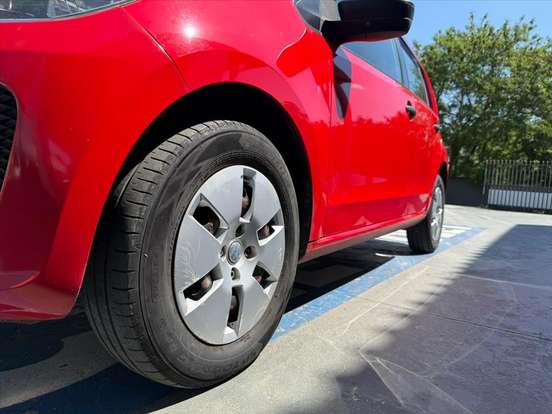 VOLKSWAGEN-UP-2014