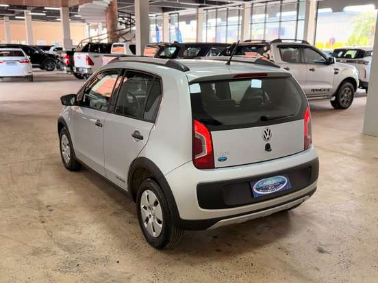 VOLKSWAGEN-UP-1.0 MPI TRACK 12V FLEX 4P MANUAL VOLKSWAGEN-UP-2016