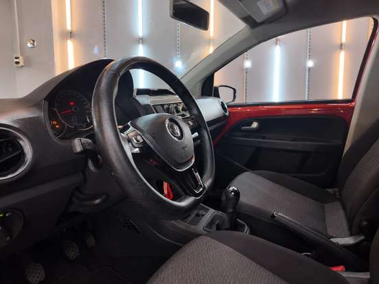 VOLKSWAGEN-UP-2019