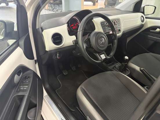VOLKSWAGEN-UP-2017
