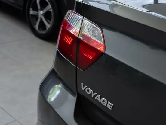 VOLKSWAGEN-VOYAGE-2013
