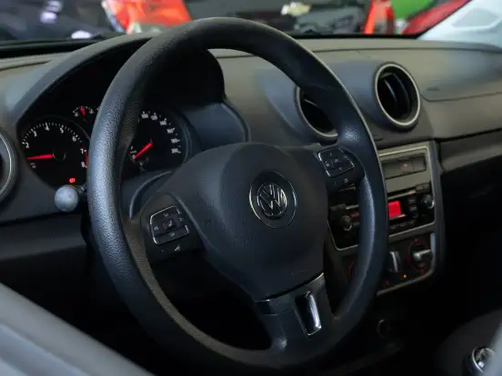 VOLKSWAGEN-VOYAGE-1.0 MI 8V FLEX 4P MANUAL VOLKSWAGEN-VOYAGE-2013