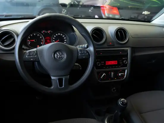 VOLKSWAGEN-VOYAGE-1.0 MI 8V FLEX 4P MANUAL VOLKSWAGEN-VOYAGE-2013