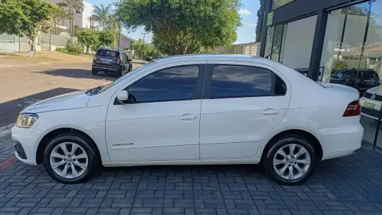 VOLKSWAGEN-VOYAGE-2016