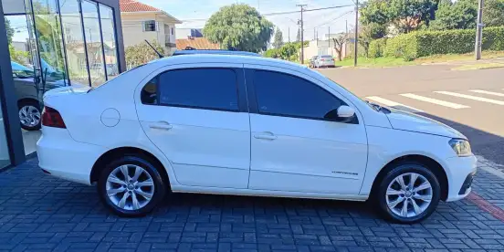 VOLKSWAGEN-VOYAGE-2016
