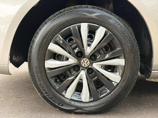 VOLKSWAGEN-VOYAGE-1.0 MI 8V FLEX 4P MANUAL VOLKSWAGEN-VOYAGE-2011