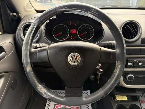 VOLKSWAGEN-VOYAGE-2011