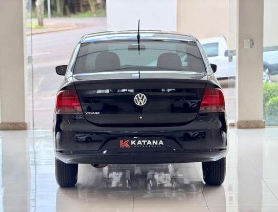 VOLKSWAGEN-VOYAGE-2010