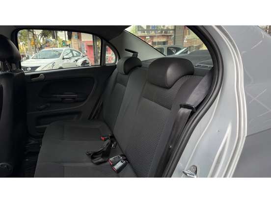 VOLKSWAGEN-VOYAGE-2014