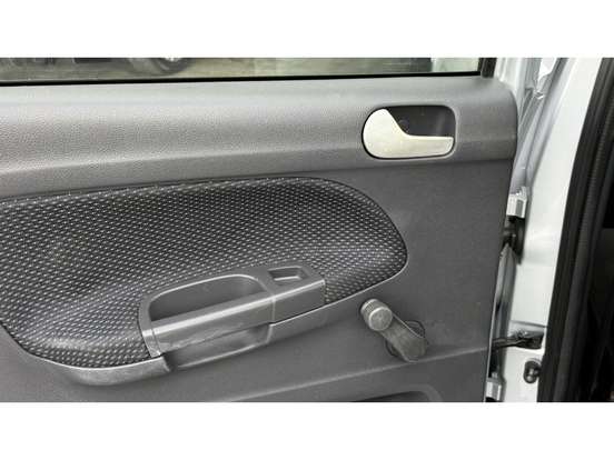 VOLKSWAGEN-VOYAGE-2014