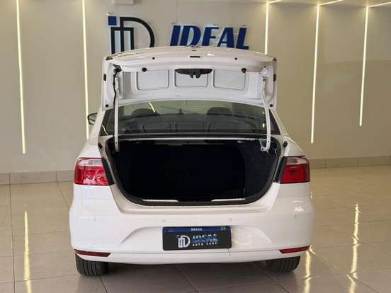 VOLKSWAGEN-VOYAGE-2021