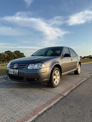VOLKSWAGEN BORA 2.0 MI 8V GASOLINA 4P TIPTRONIC