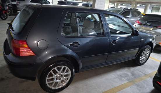 VOLKSWAGEN-GOLF-2000
