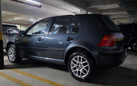 VOLKSWAGEN-GOLF-2000