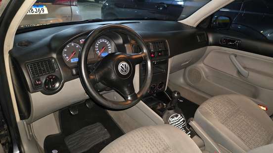 VOLKSWAGEN-GOLF-2000