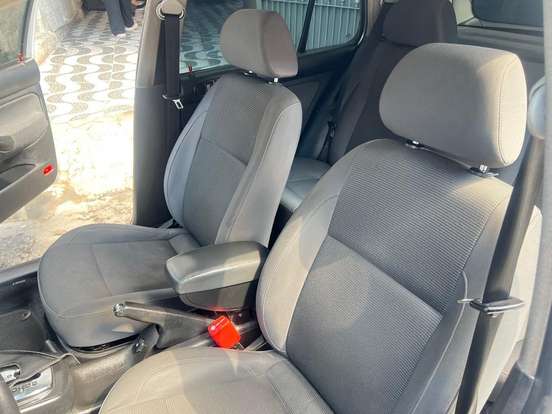 VOLKSWAGEN-GOLF-2009