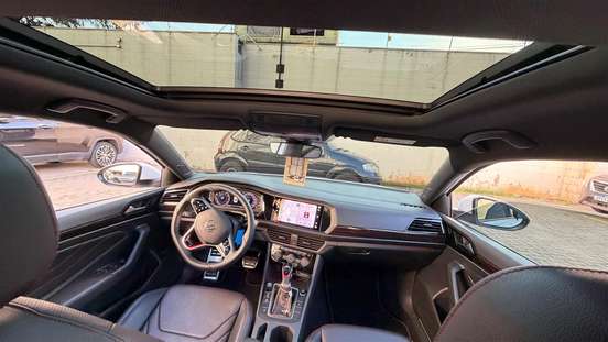 VOLKSWAGEN-JETTA-2023